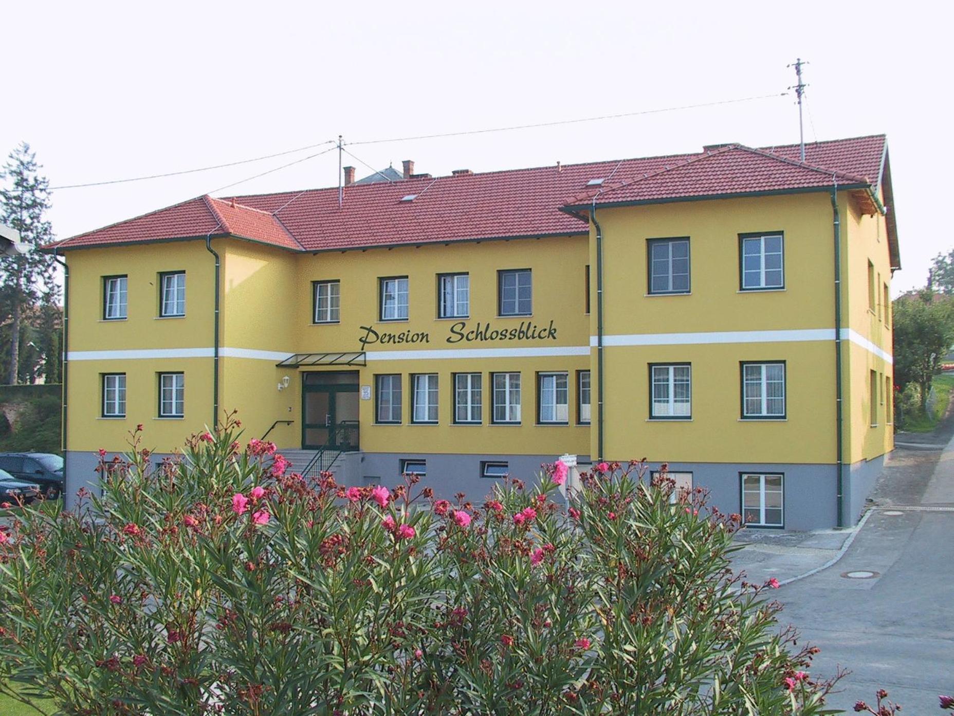 Pension Schlossblick Nebersdorf Exteriör bild
